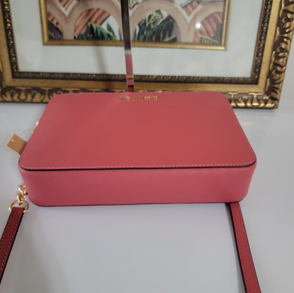 Micheal kors Jet Set Crossbody - Picture 7 of 7